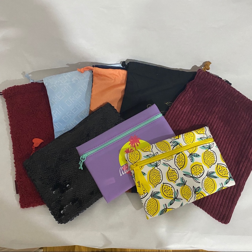 Lot of 8 IPSY bags